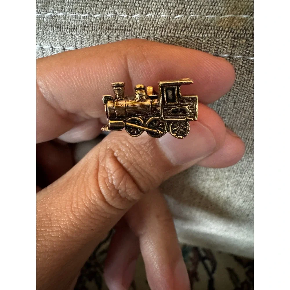 Vintage Sarah Coventry Steam Locomotive Train Cufflinks 3D Antiqued Gold Tone